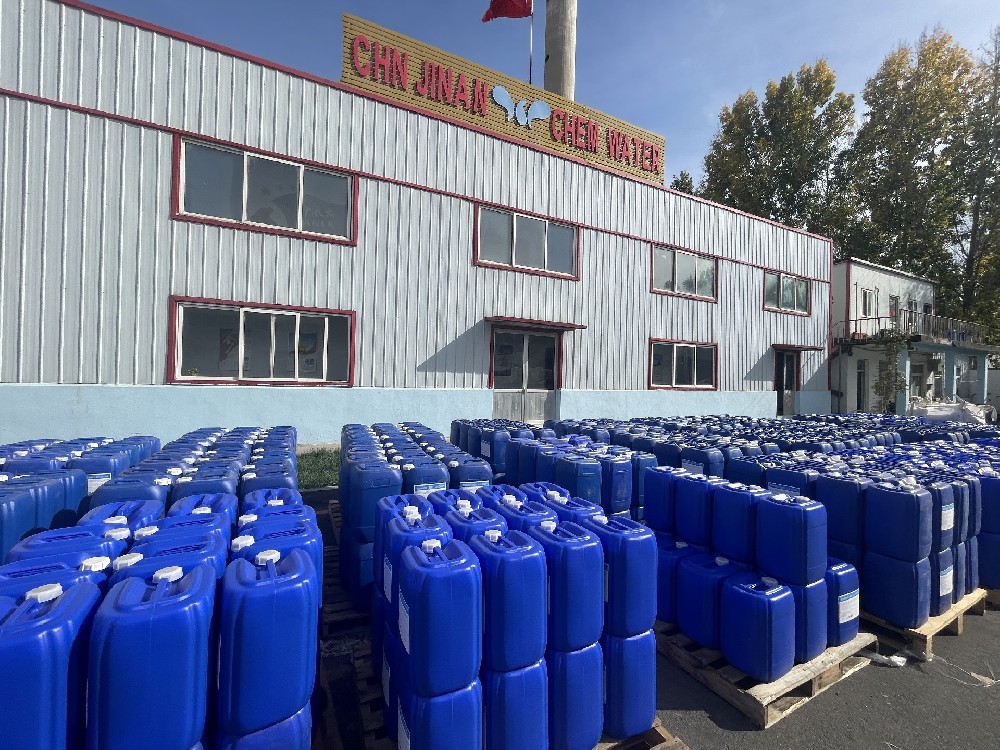 供熱采暖季來(lái)臨，40噸熱網(wǎng)阻垢劑發(fā)貨！